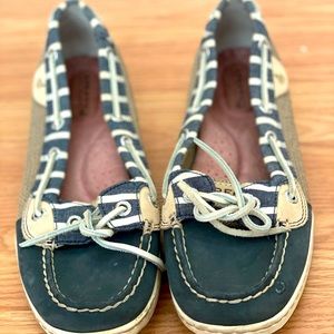 Barely Used 7.5 sperrys but in great condition